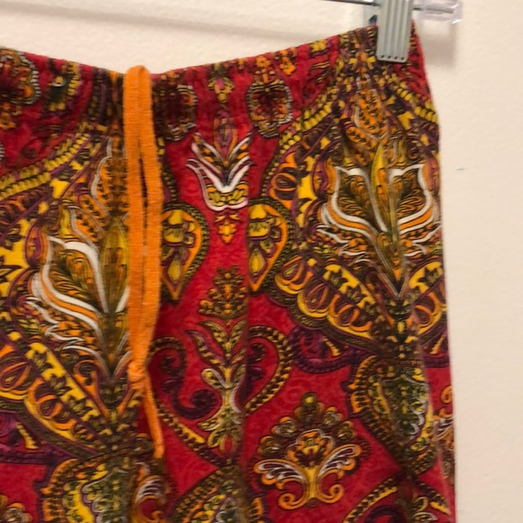 Boho Patterned Capri Length Leggings - Picture 4 of 12